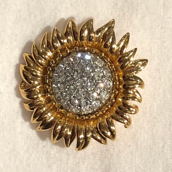 JOAN RIVERS GOLDEN SUNFLOWER BROOCH WITH PAVE CLEAR CRYSTAL CENTER - Picture 13 of 16